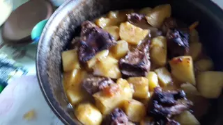 Тушеная картошка с мясом в русской печи