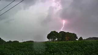 Kräftiges Gewitter mit Erdblitzen, Naheinschlägen und lauten Donnerschlägen am 29.07.2023