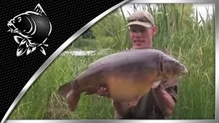 CARP FISHING ALAN BLAIR STALKS A 31LB MIRROR CARP ON SLOW SINKING MAGGOTS - NASH TACKLE