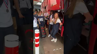 The Ajax Vrouwen know how to party after winning their 3rd league title in history 💃🎶