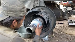 Wheels Repair Grease Wheel Bearings || Greasing Wheel Bearings of Pakistani Truck