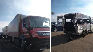 Двое погибли, семеро получили травмы в столкновении грузовика с микроавтобусом под Воронежем