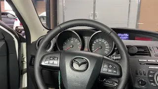Перетяжка руля и ручки АКПП автомобиля Mazda 3 в экокожу, покраска значков и вставок