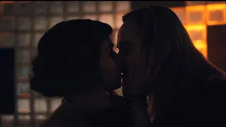 One Of Us Is Lying | Kiss Scene | Maeve and Janae (Melissa Collazo and Jessica McLeod) | TopScene