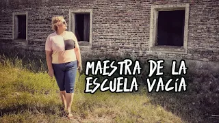 ¿Por qué esta MAESTRA continúa yendo a la ESCUELA que CERRÓ hace 30 años?