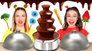 SCHOKO-BRUNNEN-CHALLENGE || Wer aufisst, gewinnt! Alles mit Schokolade überzogen auf 123 GO! FOOD