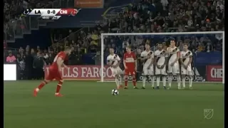 How Zlatan Ibrahimovic Defends a Free Kick & Corner Kick 02/03/2019