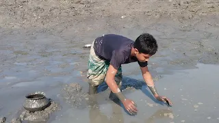 fish catching in village | most fish caught in a cast net | fish catching tricks | rsl fish cutting