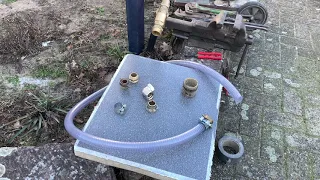 Brunnenbau Pumpe anschließen und ansaugen