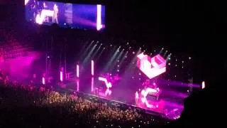 Stromae - Tous les mêmes 21-11-2014 Amsterdam