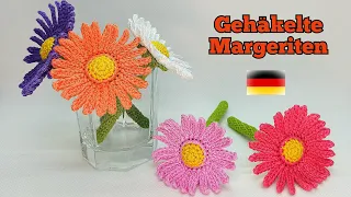 Gehäkelte farbige Margeriten mit Stiel, Gänseblümchen