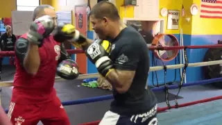 Tyrone Spong training for a bout against Corbett at Glory 11