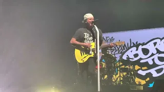 Blink-182 - Bored To Death (Live in St. Paul, MN) [FIRST TIME WITH TOM]