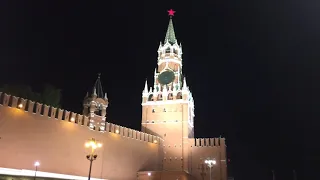 Спасская башня ночью | часы Кремлевской башни бьют гимн России в 12 часов ночи (24 июля 2021)