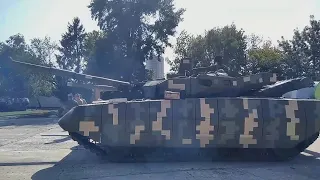 Soldiers of Ukraine showed the engine of the T-84 BM Oplot tank