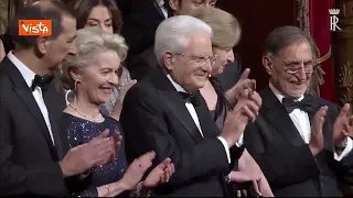 Prima alla Scala, standing ovation e quattro minuti di applausi per Mattarella