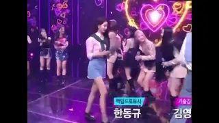 NMIXX cute interaction with STAYC on Music Bank #stayc #musicbank #nmixx #oo #jyp #kpop #shorts #엔믹스