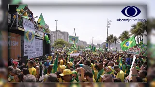 Apoiadores de Bolsonaro lotam Copacabana no Rio de Janeiro