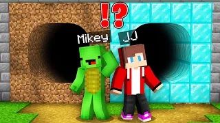 Survival TUNNEL BATTLE Rich JJ vs. Poor Mikey in Minecraft Challenge - Maizen
