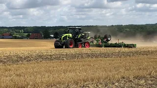 Claas Axion 960 Terra Trac and Atles 936 teamwork with Amazone Catros on barley stubble