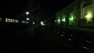 Электровоз ЭП1М-*** с поездом Новороссийск-Владикавказ прибывает на станцию Армавир-Ростовский