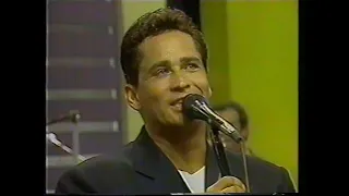 Programa Livre | Leandro & Leonardo cantam "Não Olhe Assim" no SBT em 11/11/1993 - INÉDITO