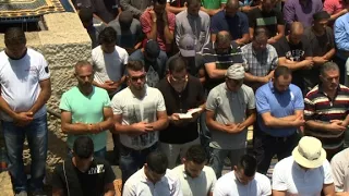 Christian prays alongside Muslims in Jerusalem