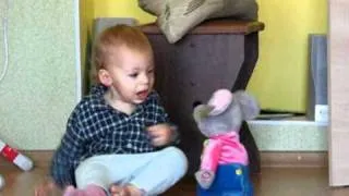 Ребенок испугался игрушки