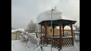 Чистка снега с крыш простыми приспособлениями