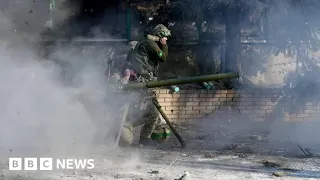 Russians slowly take ground around Ukrainian city of Bakhmut - BBC News