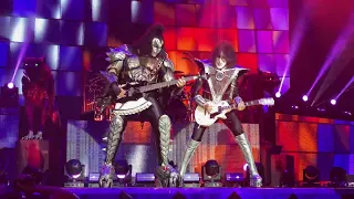 Kiss - i was made for loving you live 4K Lyon (France) 27/06/2023 vue fosse, from the pit