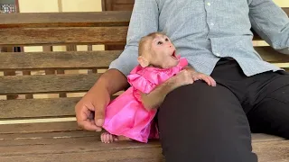 Chichi Wipe Mouth Gesture To Ask Dad To Take Her On Lap Like Mom