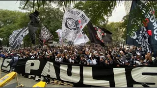 Torcedores do Corinthians fazem protesto com ameaças no Parque São Jorge