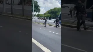 👉 Viatura da Rota faz manobra, perde o controle e atinge casal em moto; ferimentos leves