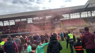 Dundee United fans celebrate v ayr today