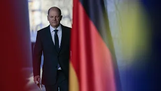 Scholz wirft Russland "Kriegsverbrechen" in Butscha vor | AFP