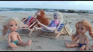 Elsa and Anna toddlers go on holidays and pack their suitcases part 2 beach adventure