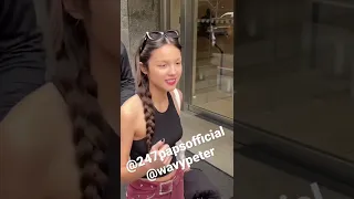 (Exclusive) Olivia Rodrigo stopping for fans outside a soho restaurant today in NYC #oliviarodrigo