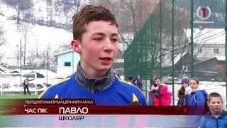 У Косівській Поляні з’явився перший в окрузі майданчик зі штучним покриттям