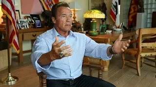 Arnold Schwarzenegger im Gespräch mit Günther Ziesel