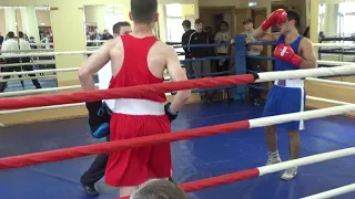 Эрназар Абдымаликов (красный угол), соревнования в б/к Ринг - 1 раунд