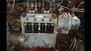 Changing The Oil Of The Massey Ferguson 35 835 Tractor With 23C Diesel Lavelette Injection Pump