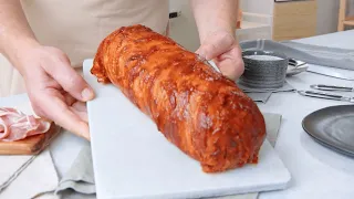 ¡Un crujiente rollo de tocino con un relleno insuperable! ¿Tu almuerzo de mañana?