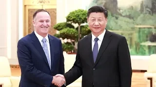 President Xi meets former New Zealand PM