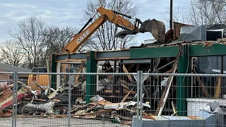 Demolition underway at Speedway Burger Chef restaurant, site of 1978 murders