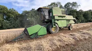 John Deere 1065 combine