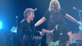 Bon Jovi - Keep The Faith solo by Phil X - Cleveland 2017-03-19 - PRO SHOT