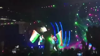 Coldplay- Sky full of stars | Chris Martin Waving Indian Flag | Global Citizen Festival India