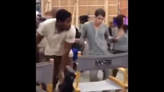 The Maze Runner Cast Bailando