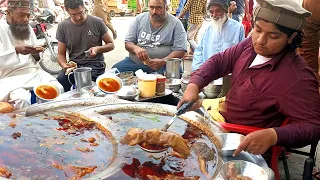 Young Boy Selling Bong Paye in Roadside | Abrar Chaskara Bong Paye | Pakistan Street food